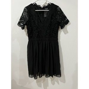 Lulu’s Lulus Women’s Black Lace V Neck Size Large L Pleated Short Mini